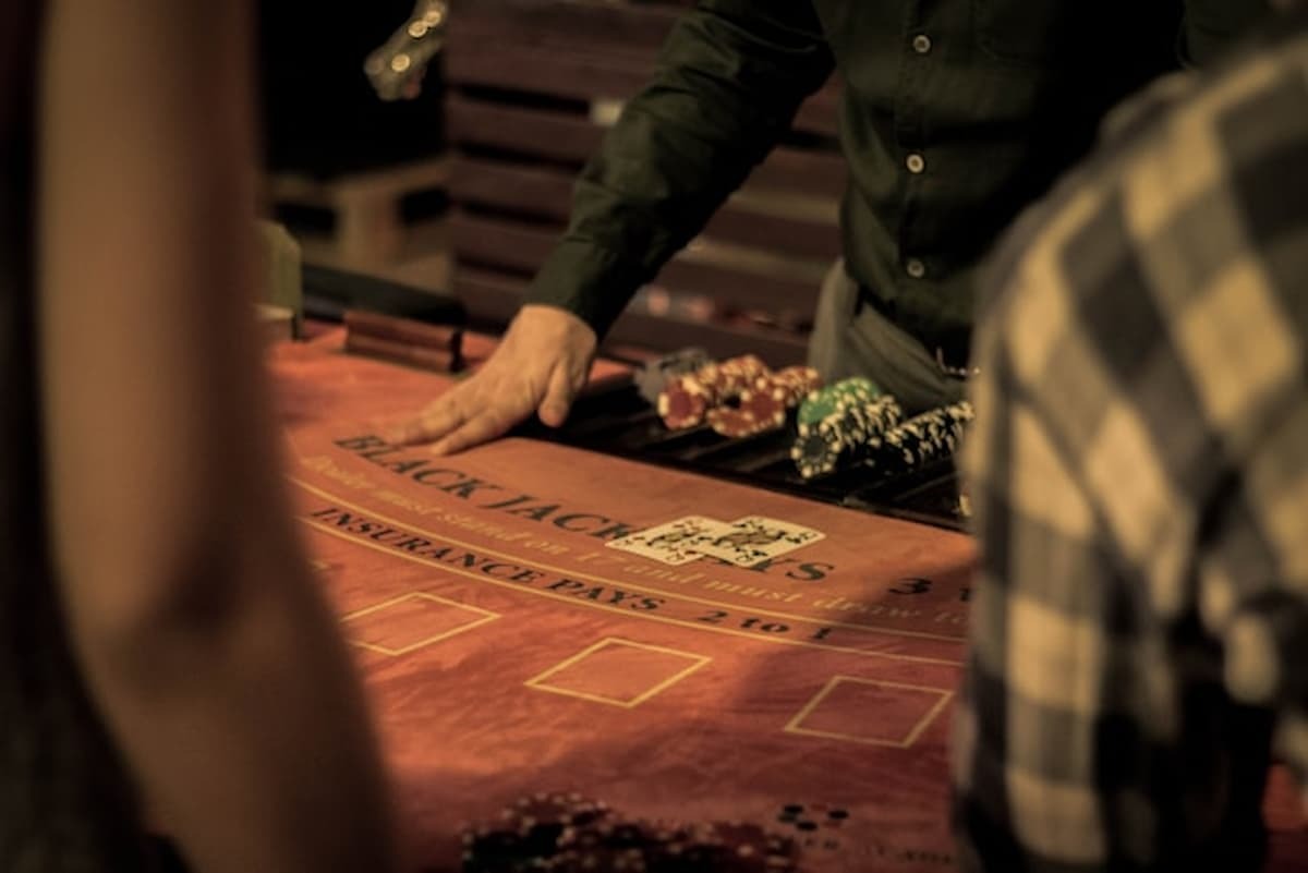 Live Casino: Ultimate Guide to Live Dealer Games and Winning Tips in 2026 - live casino illustration